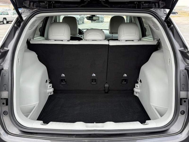 Jeep Compass Vehicle Full-screen Gallery Image 04