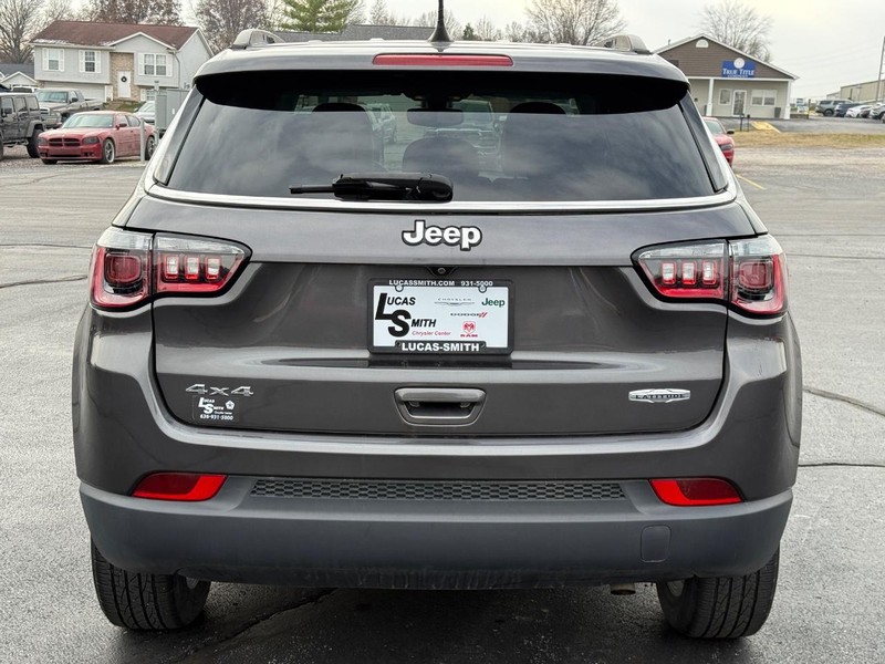 Jeep Compass Vehicle Full-screen Gallery Image 05