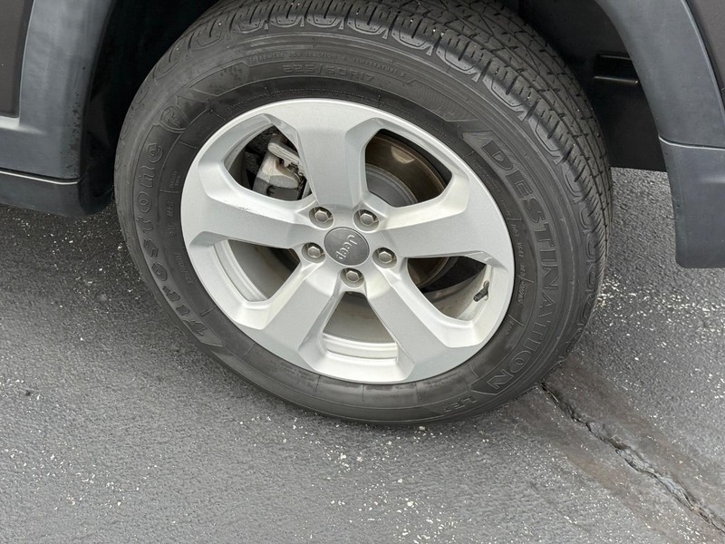 Jeep Compass Vehicle Full-screen Gallery Image 07