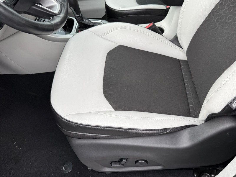 Jeep Compass Vehicle Full-screen Gallery Image 15