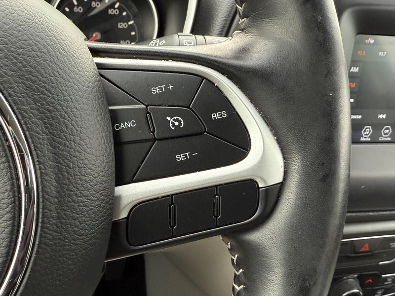 Jeep Compass Vehicle Full-screen Gallery Image 18