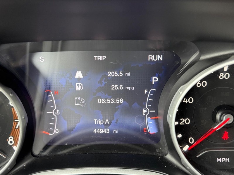 Jeep Compass Vehicle Full-screen Gallery Image 20