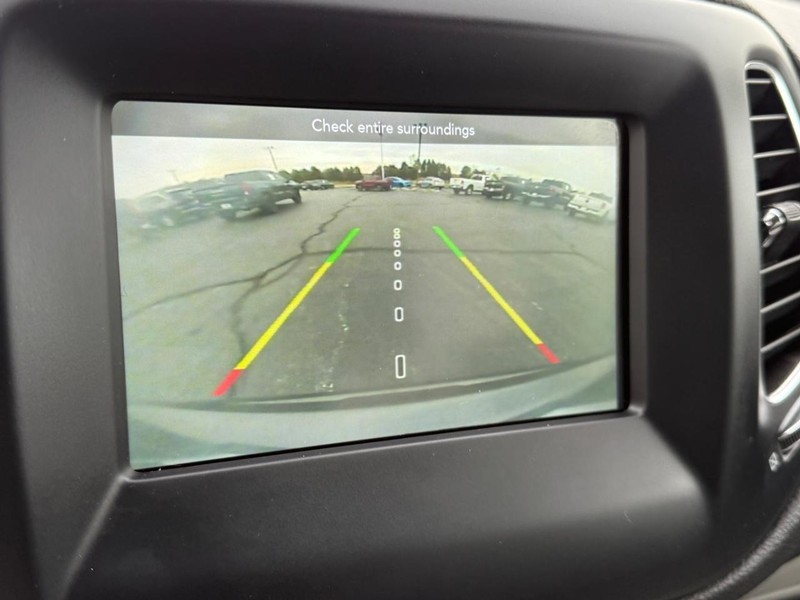 Jeep Compass Vehicle Full-screen Gallery Image 21