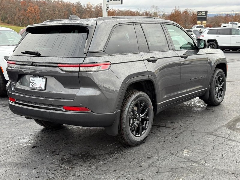 Jeep Grand Cherokee Vehicle Full-screen Gallery Image 3