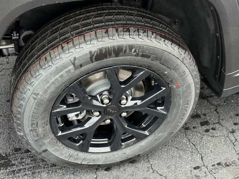 Jeep Grand Cherokee Vehicle Full-screen Gallery Image 4