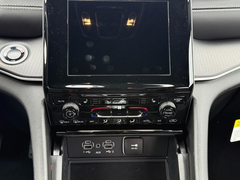 Jeep Grand Cherokee Vehicle Full-screen Gallery Image 8