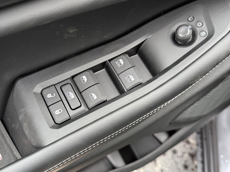 Jeep Grand Cherokee Vehicle Full-screen Gallery Image 9