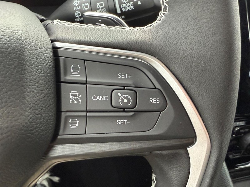 Jeep Grand Cherokee Vehicle Full-screen Gallery Image 12