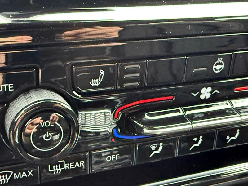 Jeep Grand Cherokee Vehicle Full-screen Gallery Image 15