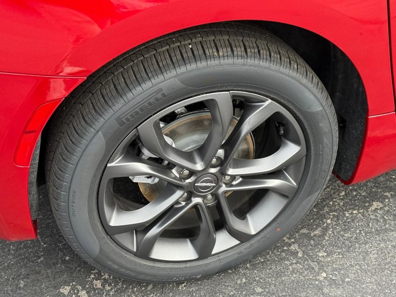 Chrysler Pacifica Vehicle Full-screen Gallery Image 4