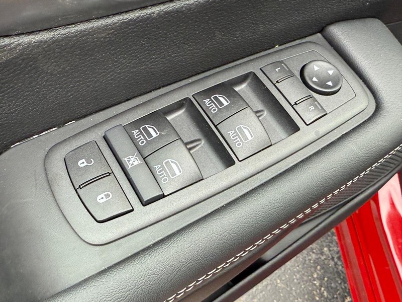 Chrysler Pacifica Vehicle Full-screen Gallery Image 10