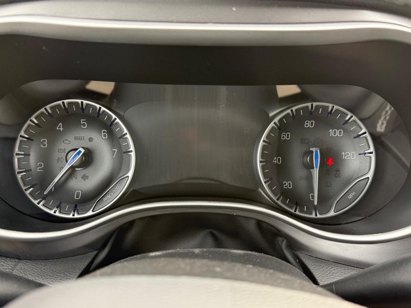 Chrysler Pacifica Vehicle Full-screen Gallery Image 15