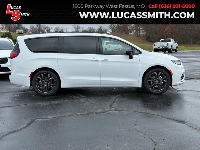 more details - chrysler pacifica