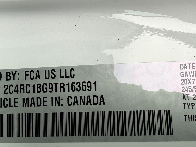 Chrysler Pacifica Vehicle Full-screen Gallery Image 16