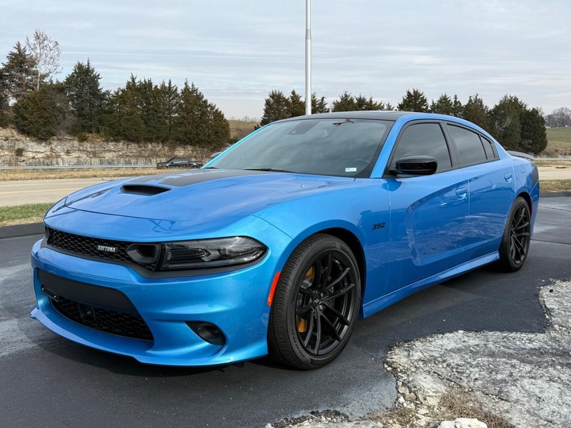 Dodge Charger Vehicle Full-screen Gallery Image 2