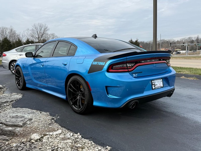 Dodge Charger Vehicle Full-screen Gallery Image 3
