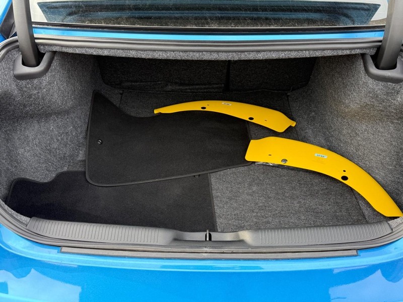 Dodge Charger Vehicle Full-screen Gallery Image 5