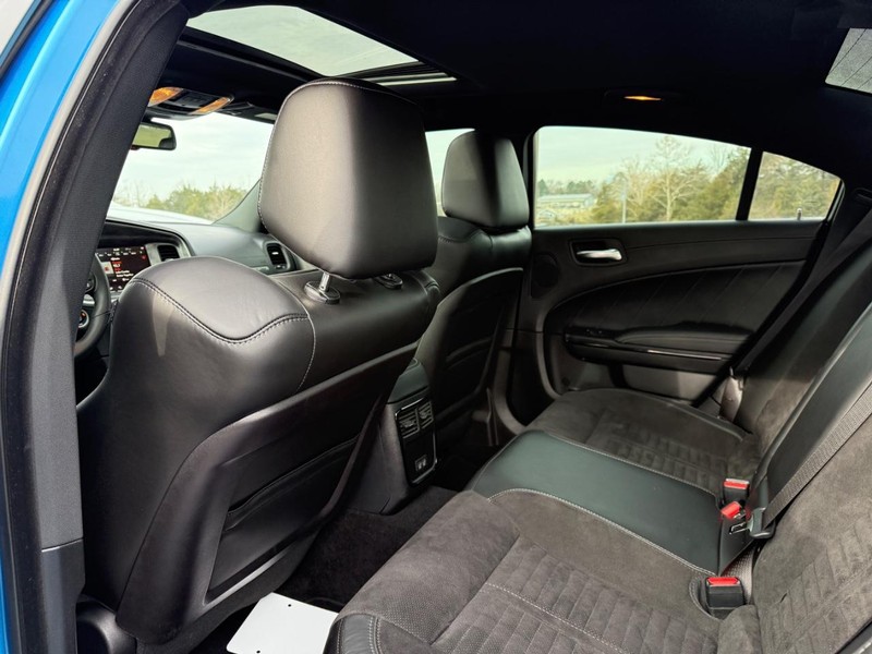 Dodge Charger Vehicle Full-screen Gallery Image 11
