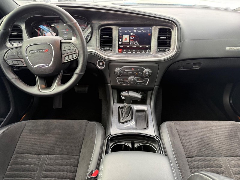 Dodge Charger Vehicle Full-screen Gallery Image 12