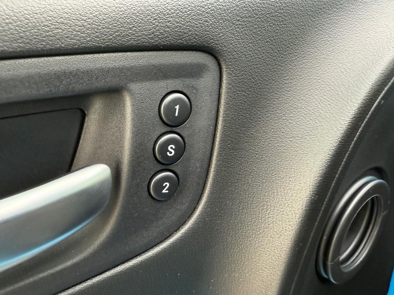 Dodge Charger Vehicle Full-screen Gallery Image 16