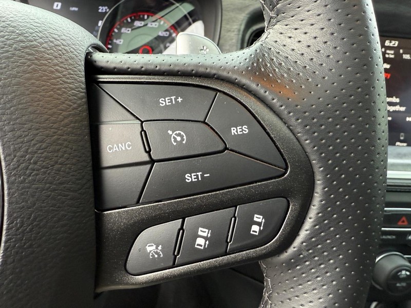 Dodge Charger Vehicle Full-screen Gallery Image 18