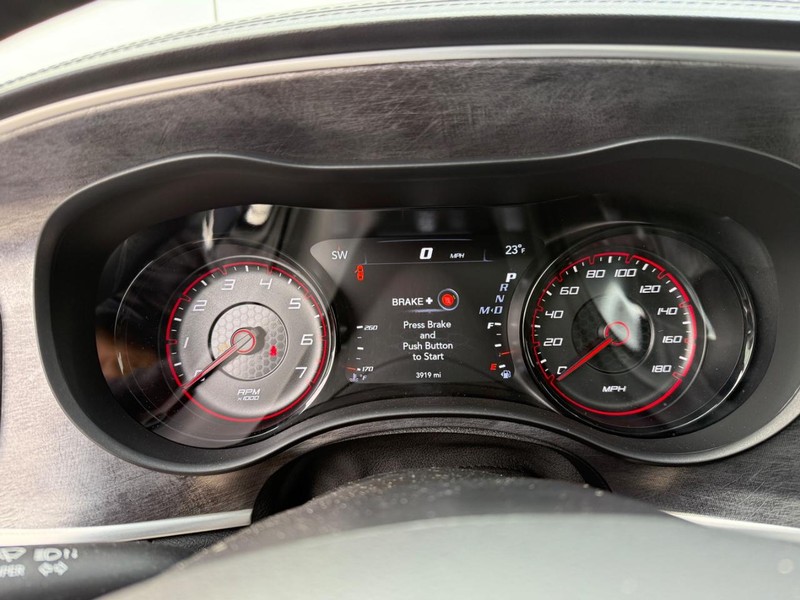 Dodge Charger Vehicle Full-screen Gallery Image 19