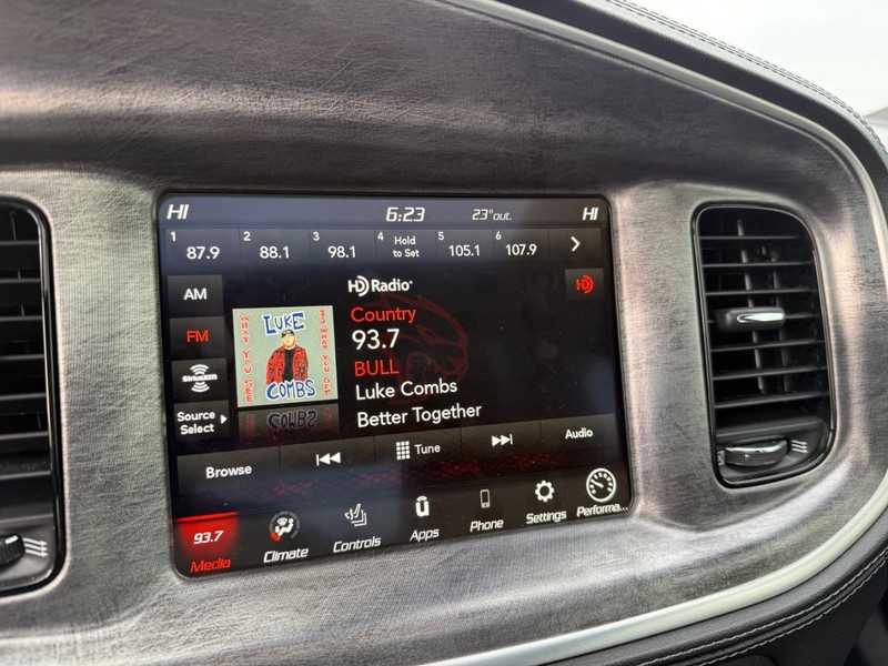 Dodge Charger Vehicle Full-screen Gallery Image 21