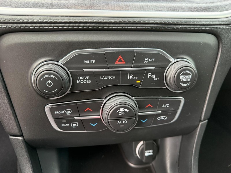 Dodge Charger Vehicle Full-screen Gallery Image 22