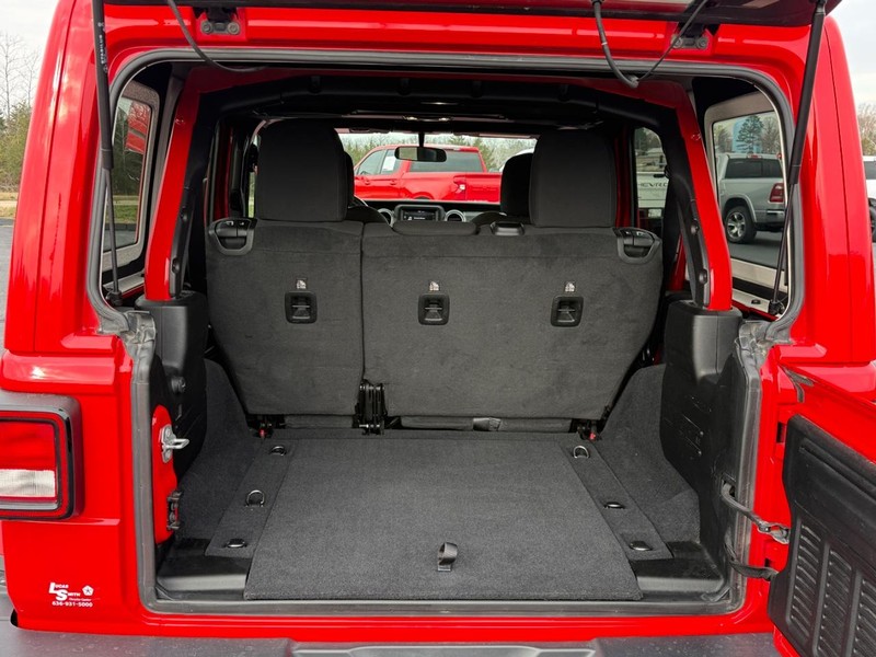 Jeep Wrangler Unlimited Vehicle Full-screen Gallery Image 4