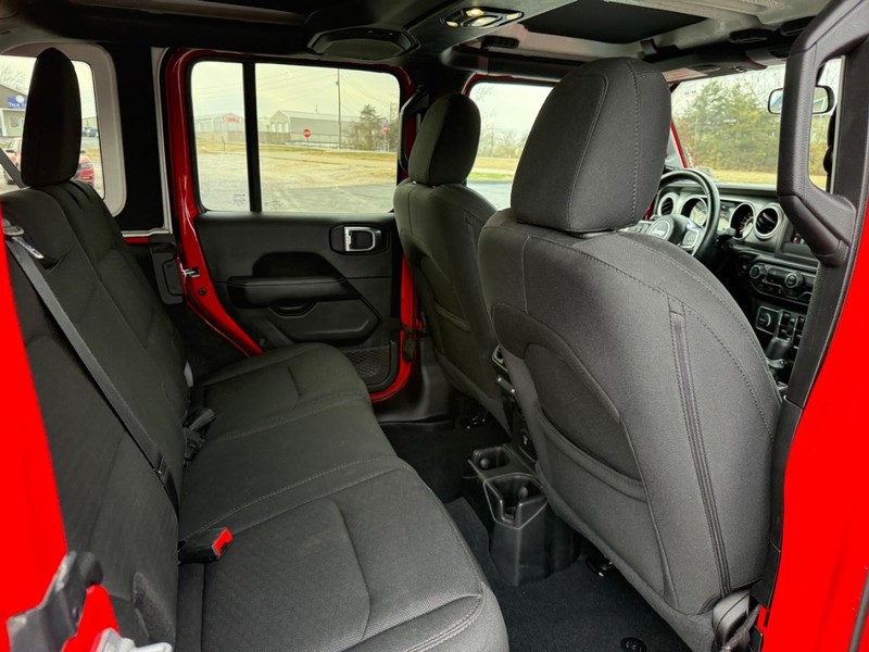 Jeep Wrangler Unlimited Vehicle Full-screen Gallery Image 11