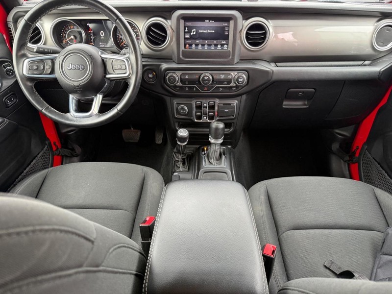 Jeep Wrangler Unlimited Vehicle Full-screen Gallery Image 12