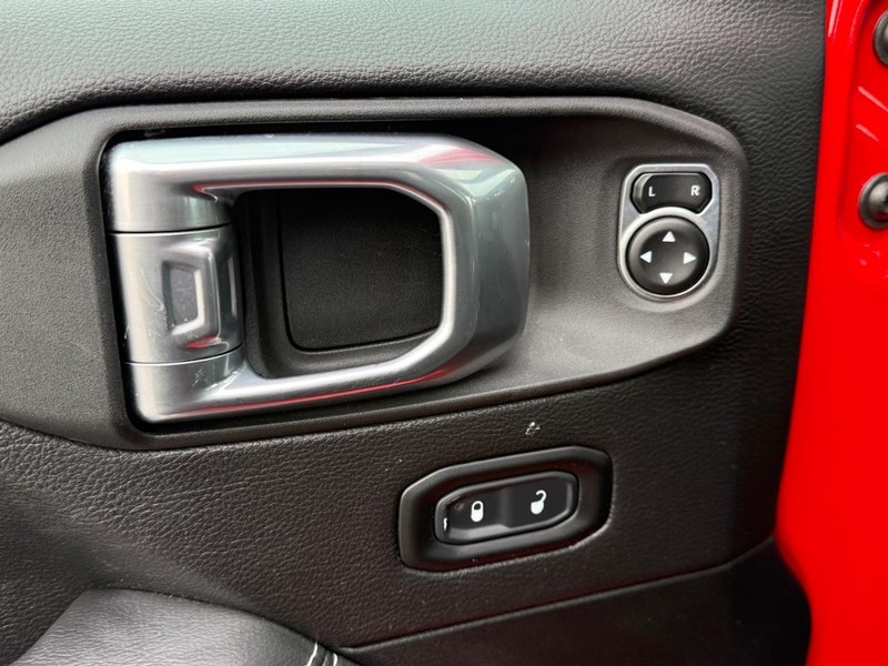 Jeep Wrangler Unlimited Vehicle Full-screen Gallery Image 15