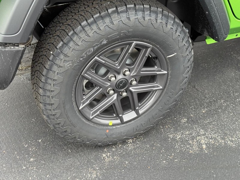 Jeep Wrangler Vehicle Full-screen Gallery Image 4