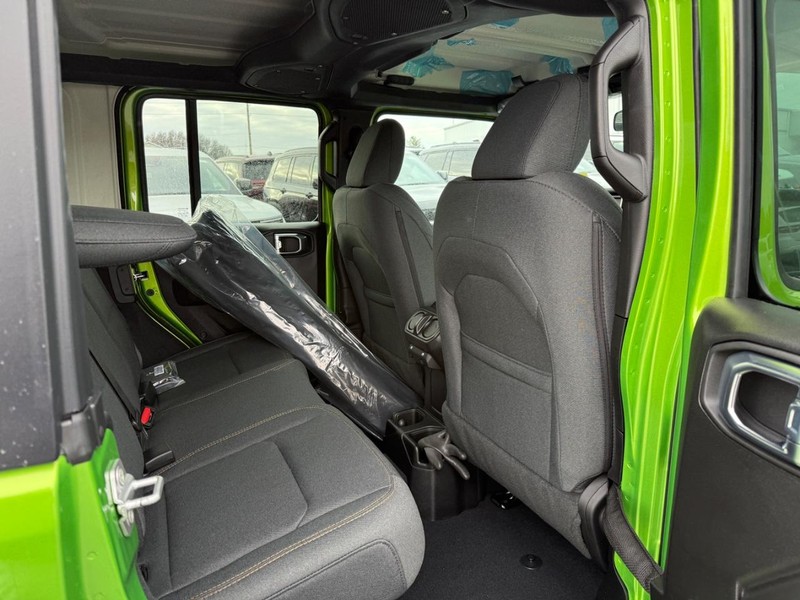 Jeep Wrangler Vehicle Full-screen Gallery Image 5