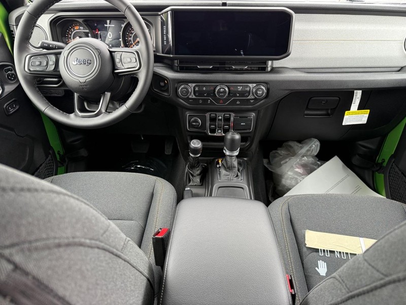 Jeep Wrangler Vehicle Full-screen Gallery Image 6