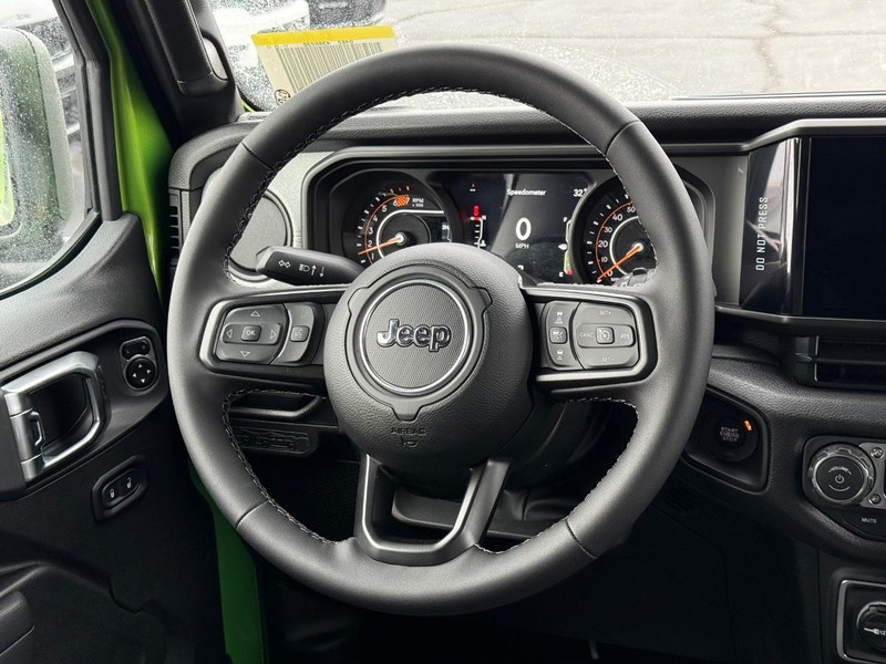 Jeep Wrangler Vehicle Full-screen Gallery Image 7