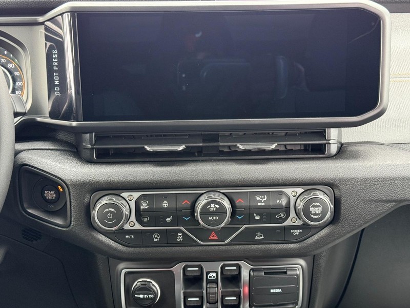 Jeep Wrangler Vehicle Full-screen Gallery Image 8