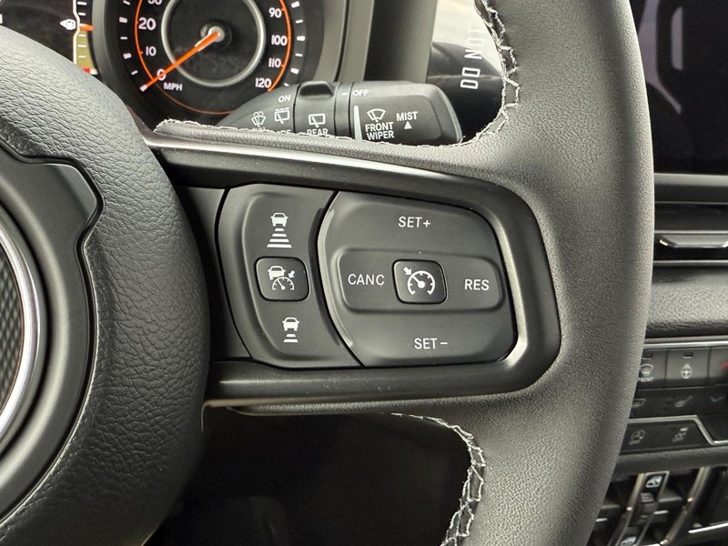 Jeep Wrangler Vehicle Full-screen Gallery Image 12