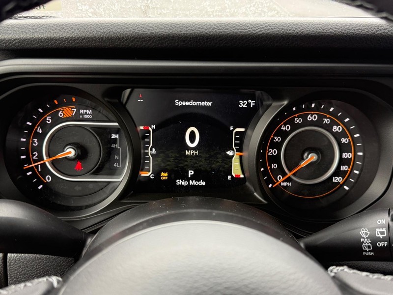 Jeep Wrangler Vehicle Full-screen Gallery Image 13