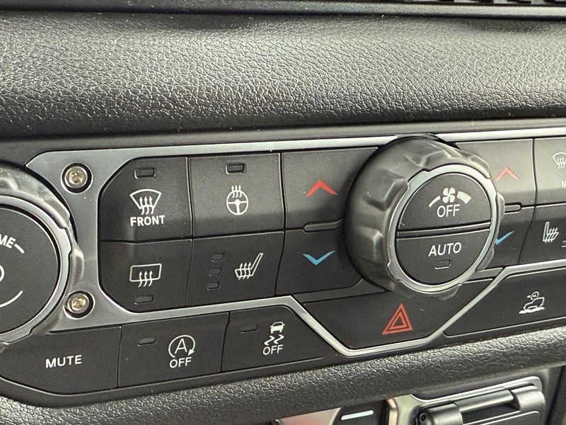 Jeep Wrangler Vehicle Full-screen Gallery Image 14