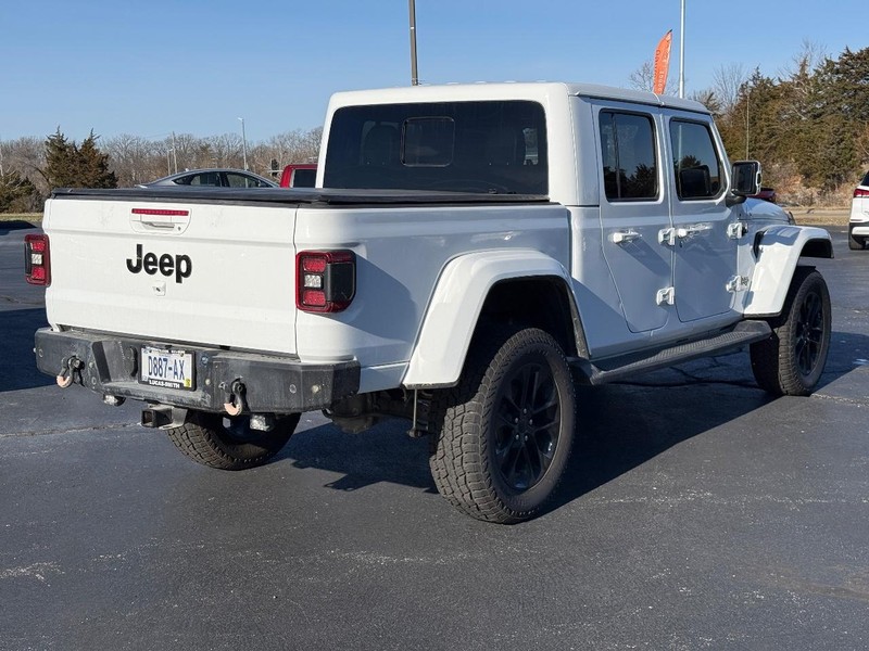 Jeep Gladiator Vehicle Full-screen Gallery Image 03
