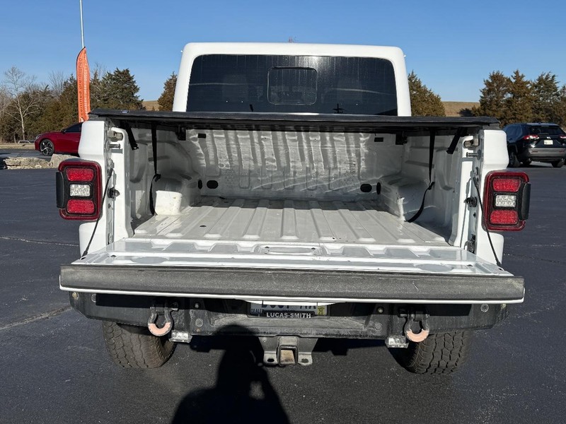 Jeep Gladiator Vehicle Full-screen Gallery Image 04