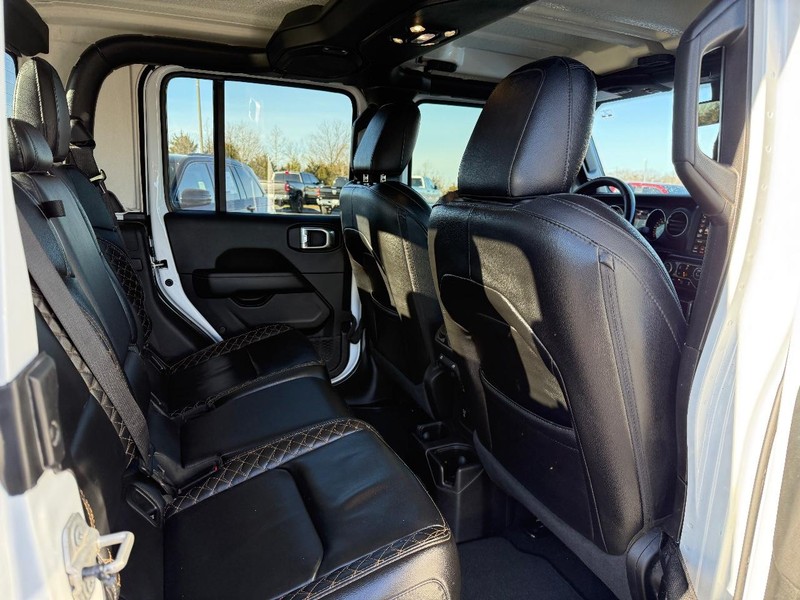 Jeep Gladiator Vehicle Full-screen Gallery Image 10