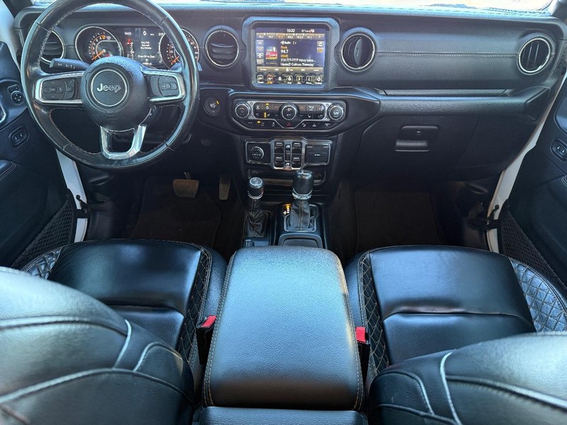 Jeep Gladiator Vehicle Full-screen Gallery Image 11