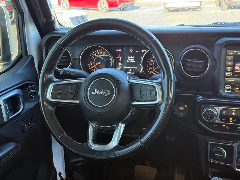 Jeep Gladiator Vehicle Full-screen Gallery Image 12