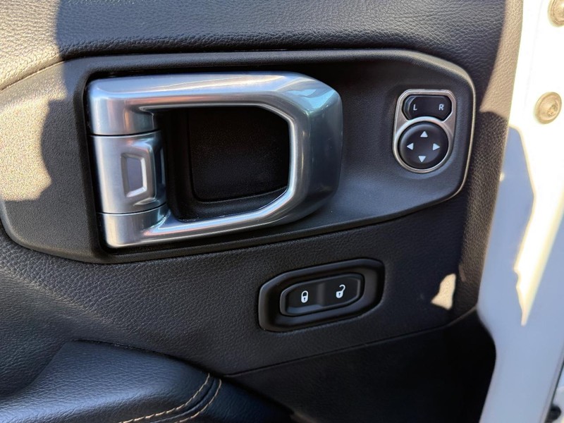 Jeep Gladiator Vehicle Full-screen Gallery Image 14