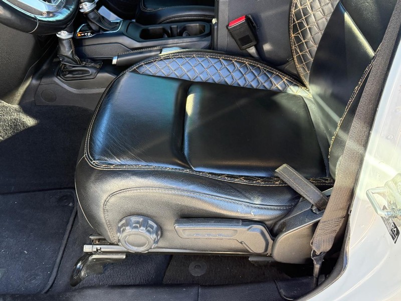 Jeep Gladiator Vehicle Full-screen Gallery Image 15