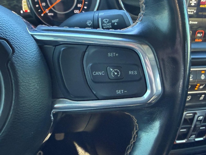 Jeep Gladiator Vehicle Full-screen Gallery Image 17