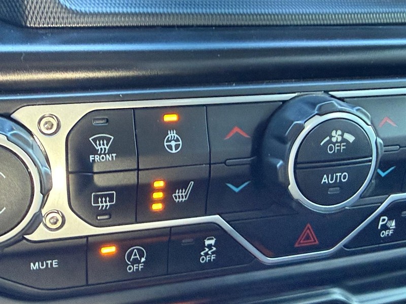 Jeep Gladiator Vehicle Full-screen Gallery Image 21