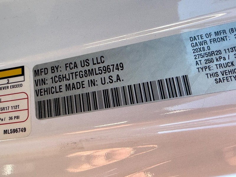 Jeep Gladiator Vehicle Full-screen Gallery Image 22